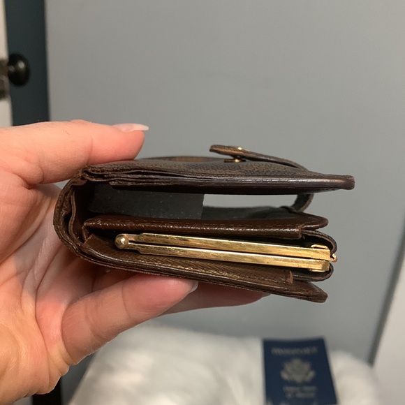 2009 authentic Louis Vuitton kisslock wallet in DE - Picture 2 of 16